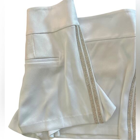 NWOT ALICE + OLIVIA Donald Crystal-Embellished White Satin-Crepe Shorts – Sz 14 - Picture 6 of 9